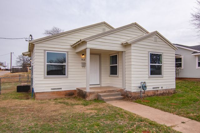 912 Lou Avenue, Sweetwater, TX 79556