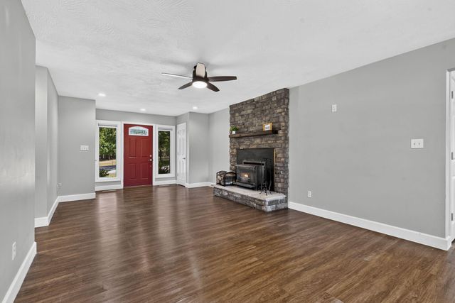 9502 E State Highway Ad, Rogersville, MO 65742