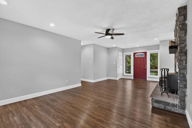9502 E State Highway Ad, Rogersville, MO 65742