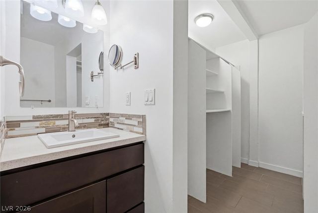 909 Canosa Avenue, Las Vegas, NV 89104