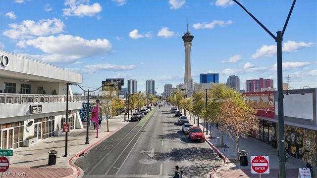 909 Canosa Avenue, Las Vegas, NV 89104