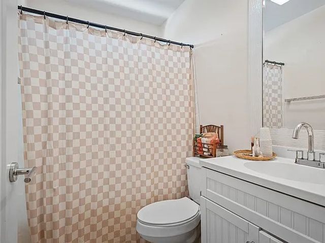 221 Hillcrest Dr, Madison, TN 37115