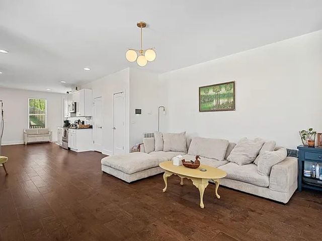 221 Hillcrest Dr, Madison, TN 37115