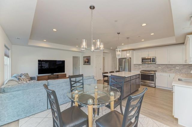 257 N MASTERS Drive, Addison, IL 60101