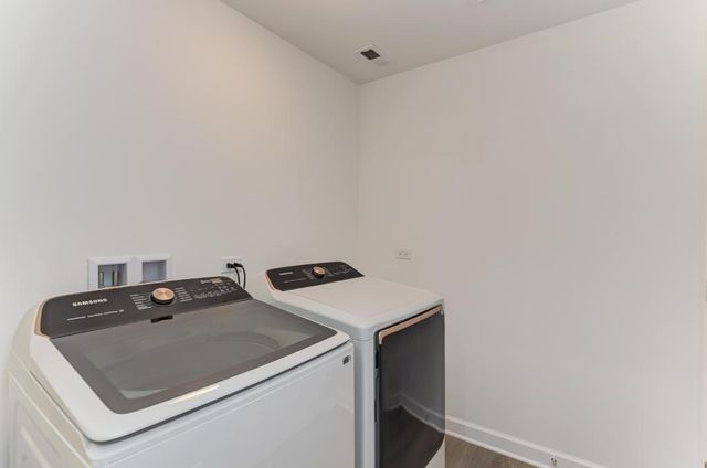 257 N MASTERS Drive, Addison, IL 60101