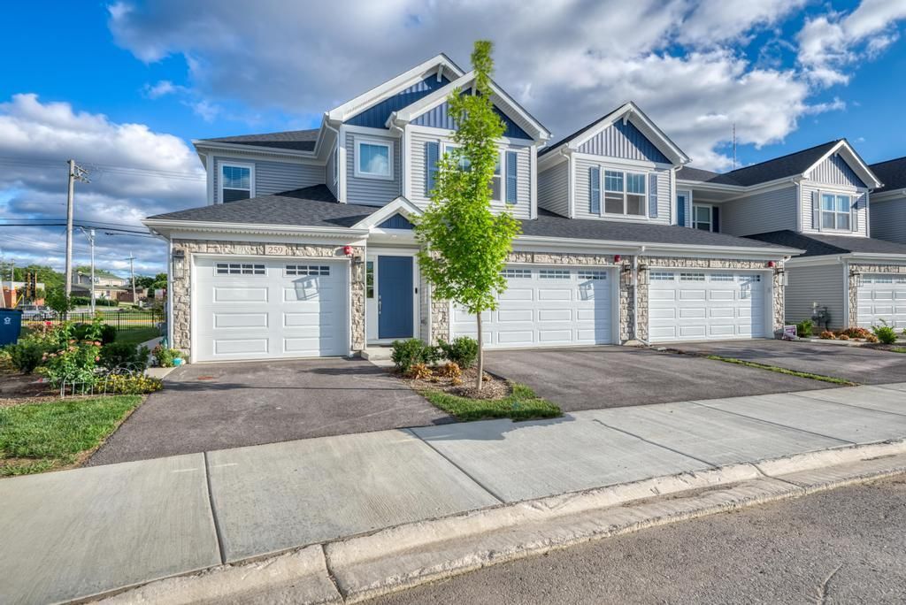 257 N MASTERS Drive, Addison, IL 60101