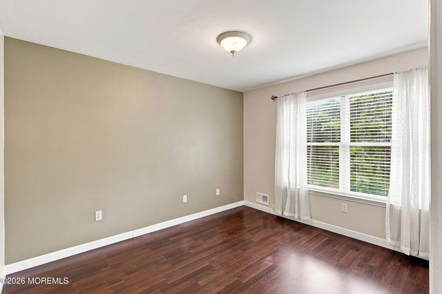 1519 Berkeley Avenue, Beachwood, NJ 08722