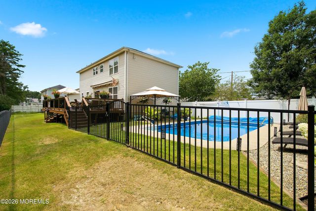 1519 Berkeley Avenue, Beachwood, NJ 08722
