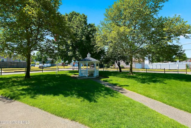 1519 Berkeley Avenue, Beachwood, NJ 08722