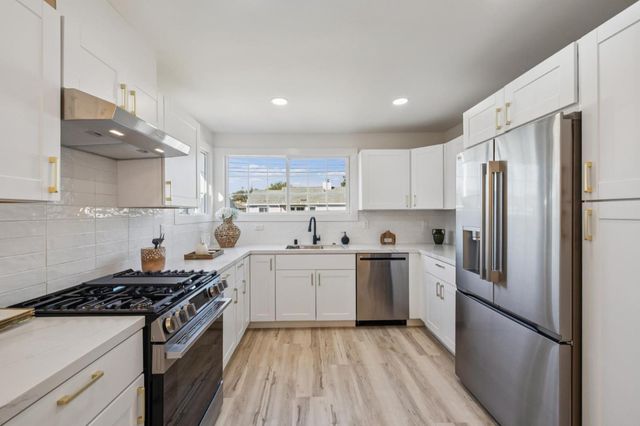 27 Prague Street, San Mateo, CA 94401