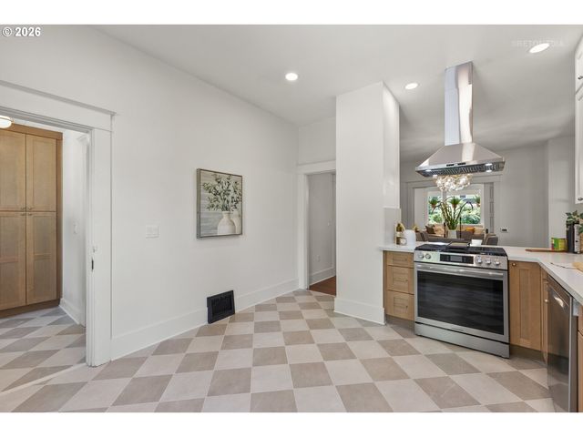 4054 N MISSOURI Ave, Portland, OR 97227