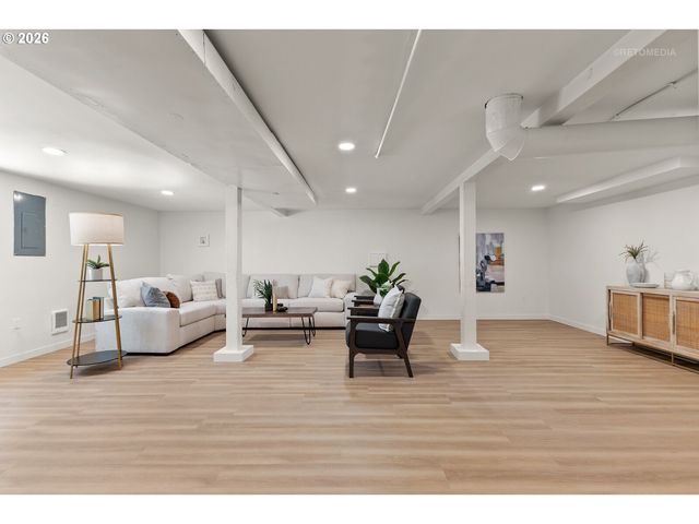 4054 N MISSOURI Ave, Portland, OR 97227