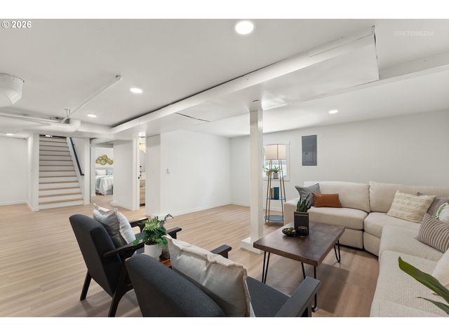 4054 N MISSOURI Ave, Portland, OR 97227