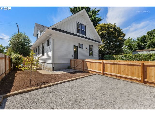 4054 N MISSOURI Ave, Portland, OR 97227