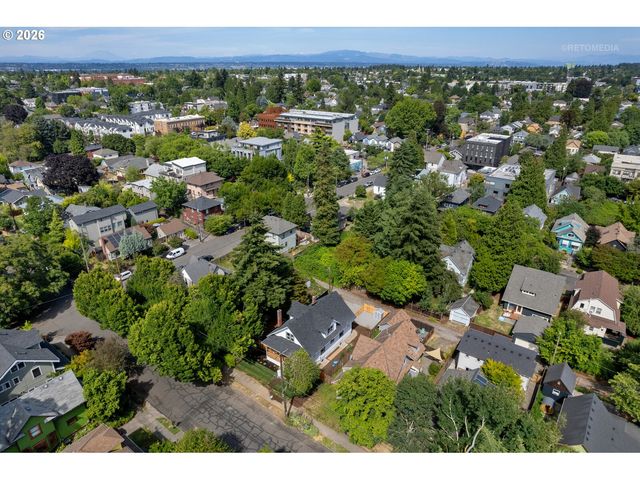 4054 N MISSOURI Ave, Portland, OR 97227