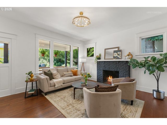 4054 N MISSOURI Ave, Portland, OR 97227