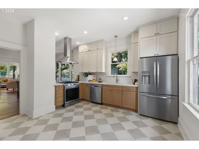 4054 N MISSOURI Ave, Portland, OR 97227
