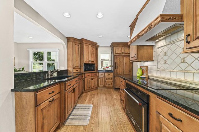 5246 Kent AVENUE, Whitefish Bay, WI 53217