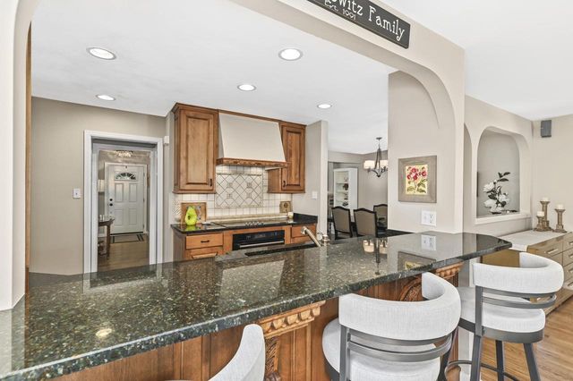 5246 Kent AVENUE, Whitefish Bay, WI 53217