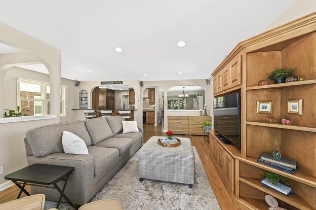 5246 Kent AVENUE, Whitefish Bay, WI 53217