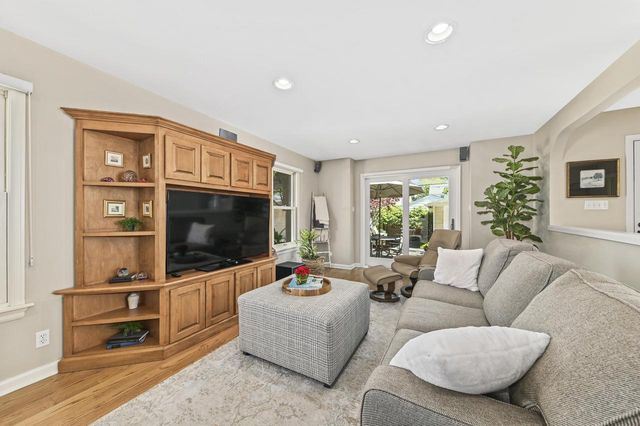 5246 Kent AVENUE, Whitefish Bay, WI 53217