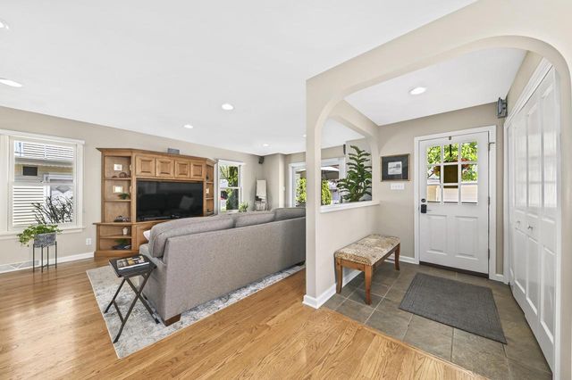 5246 Kent AVENUE, Whitefish Bay, WI 53217
