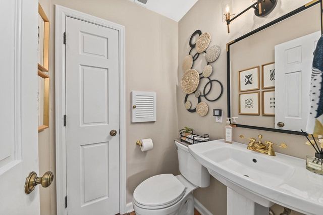 5246 Kent AVENUE, Whitefish Bay, WI 53217