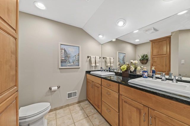 5246 Kent AVENUE, Whitefish Bay, WI 53217