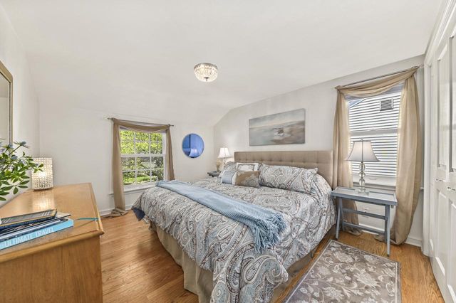 5246 Kent AVENUE, Whitefish Bay, WI 53217