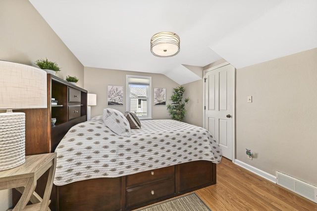 5246 Kent AVENUE, Whitefish Bay, WI 53217
