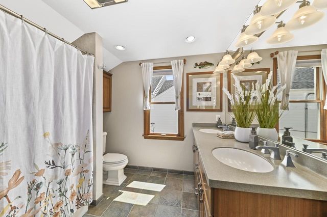 5246 Kent AVENUE, Whitefish Bay, WI 53217