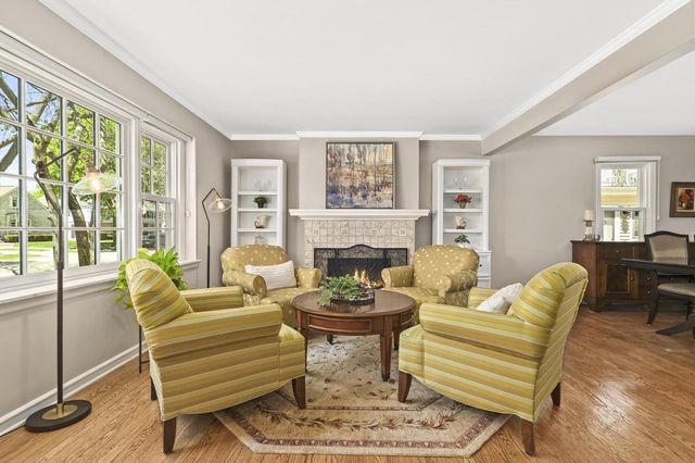5246 Kent AVENUE, Whitefish Bay, WI 53217