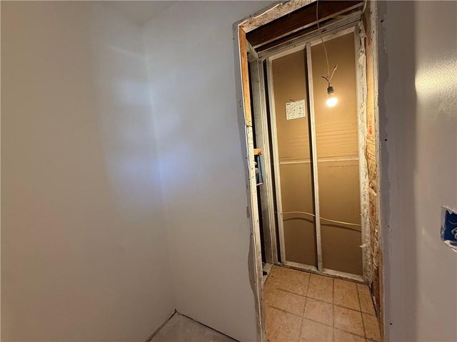 9600 N Campbell Drive, Kansas City, MO 64155