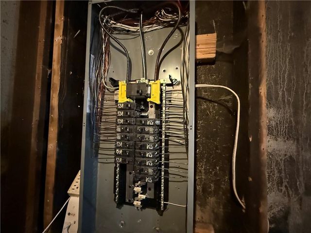 9600 N Campbell Drive, Kansas City, MO 64155