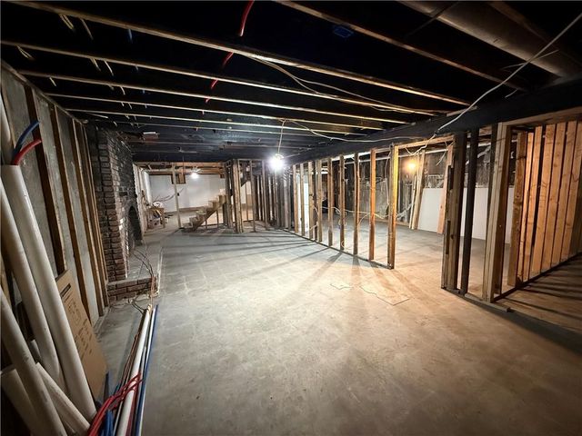 9600 N Campbell Drive, Kansas City, MO 64155