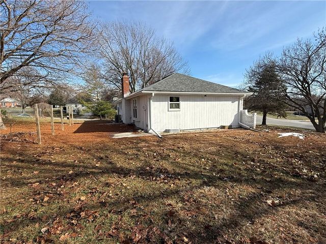 9600 N Campbell Drive, Kansas City, MO 64155