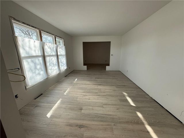 9600 N Campbell Drive, Kansas City, MO 64155