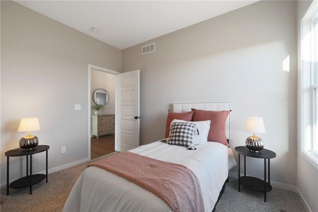 2368 NE Colonnade Avenue, Blue Springs, MO 64029