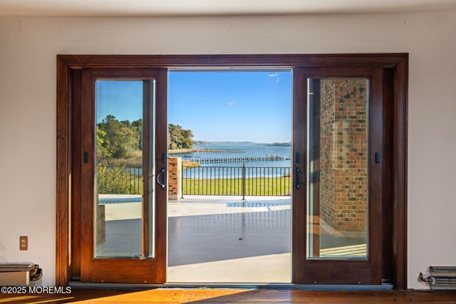 233 Conover Lane, Red Bank, NJ 07701