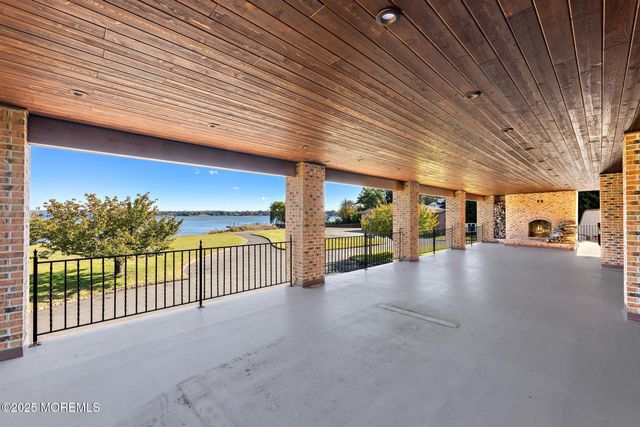 233 Conover Lane, Red Bank, NJ 07701