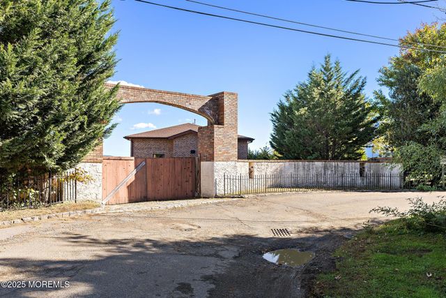 233 Conover Lane, Red Bank, NJ 07701