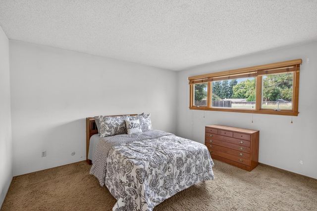 49 Waterglen Cir, Sacramento, CA 95826