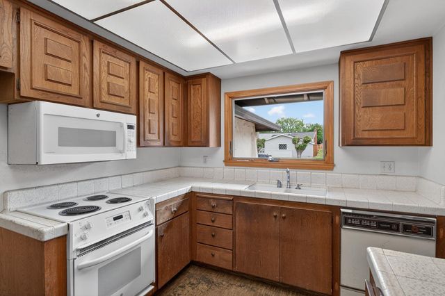 49 Waterglen Cir, Sacramento, CA 95826