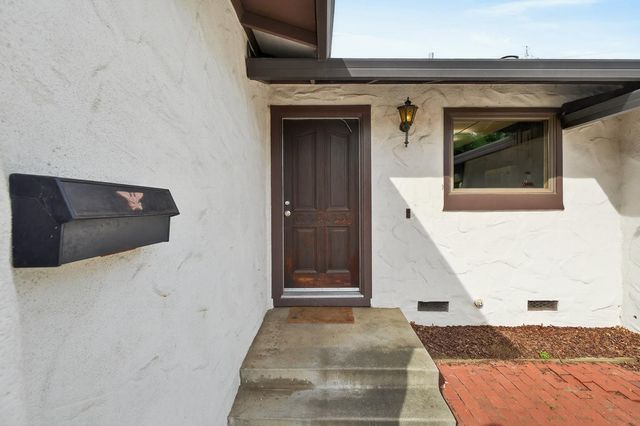 49 Waterglen Cir, Sacramento, CA 95826