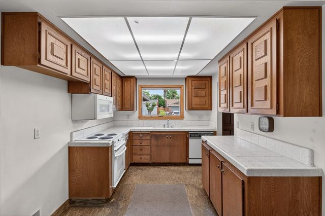 49 Waterglen Cir, Sacramento, CA 95826