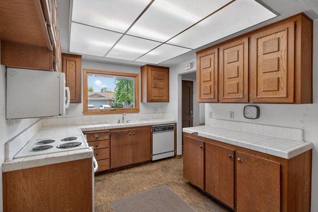 49 Waterglen Cir, Sacramento, CA 95826