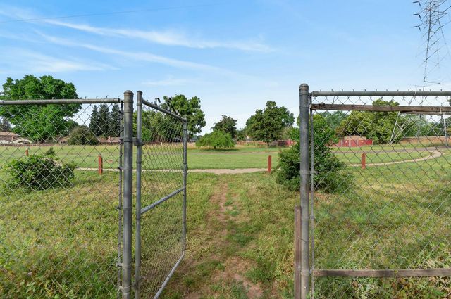 49 Waterglen Cir, Sacramento, CA 95826