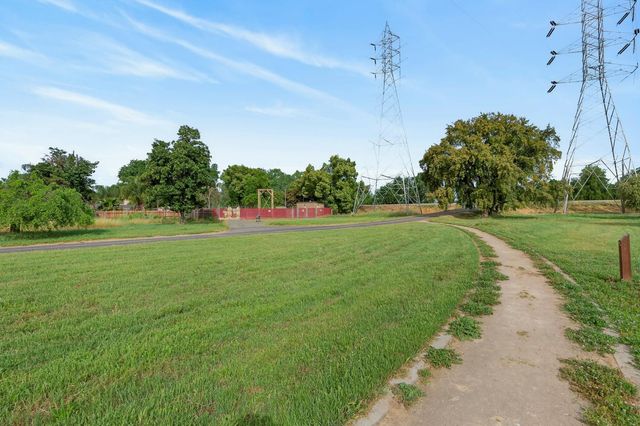 49 Waterglen Cir, Sacramento, CA 95826