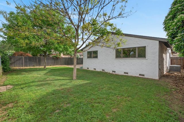 49 Waterglen Cir, Sacramento, CA 95826