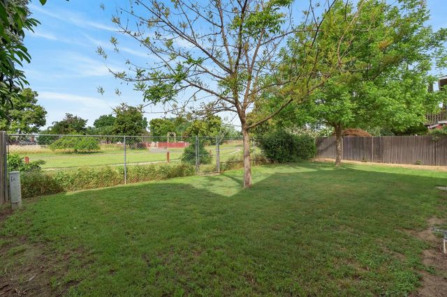 49 Waterglen Cir, Sacramento, CA 95826